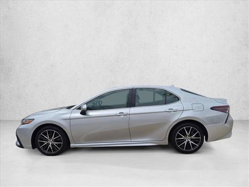Used 2024 Toyota Camry SE FWD image 9