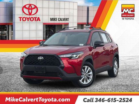Certified 2025 Toyota Corolla Cross LE FWD image 1