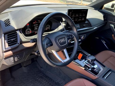 Used 2021 Audi Q5 2.0T Premium Plus w/ Premium Plus Package AWD/4WD image 16