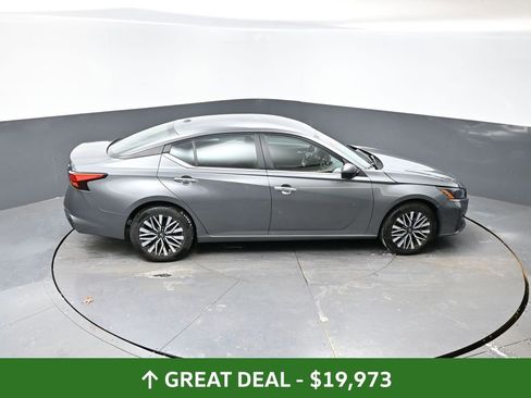 Used 2024 Nissan Altima 2.5 SV image 43