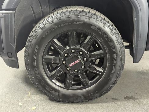 Used 2025 GMC Sierra 2500 AT4 w/ Technology Package image 10