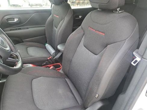 Certified 2022 Jeep Renegade Trailhawk w/ Trailer Tow Group image 12