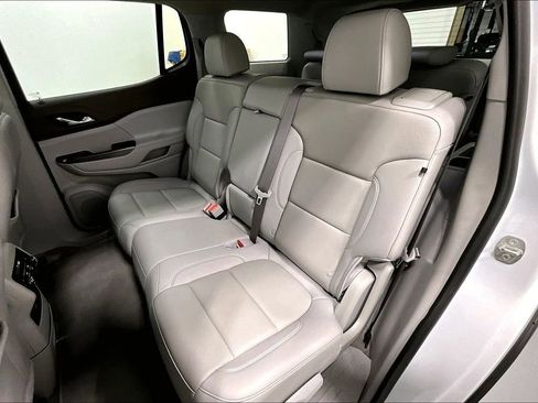 Used 2022 GMC Acadia SLT w/ Preferred Package FWD image 31
