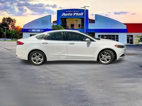 Used 2018 Ford Fusion SE w/ Fusion SE Technology Package FWD image 10