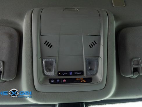 Used 2021 GMC Acadia SLE w/ Driver Convenience Package AWD/4WD image 19