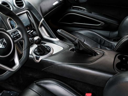 Used 2013 SRT Viper GTS w/ GTS Laguna Interior Pkg image 22