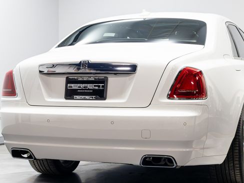 Used 2016 Rolls-Royce Ghost image 97