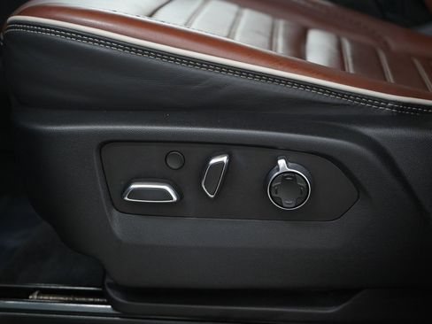 Used 2023 GMC Yukon XL Denali Ultimate image 32