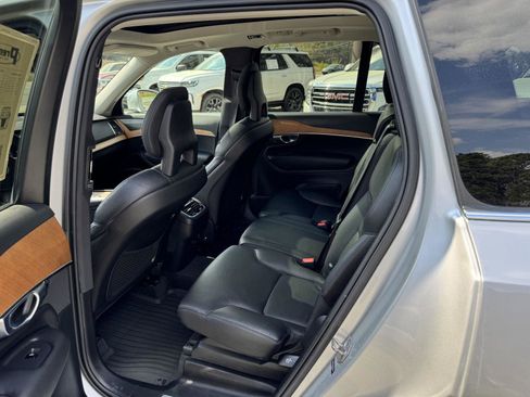 Used 2022 Volvo XC90 T6 Momentum w/ Climate Package AWD/4WD image 7