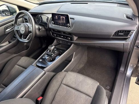 Used 2024 Nissan Rogue SV FWD image 16