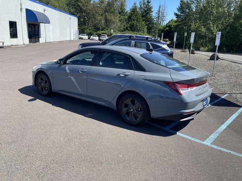 Certified 2022 Hyundai Elantra SEL w/ Convenience Package FWD image 3