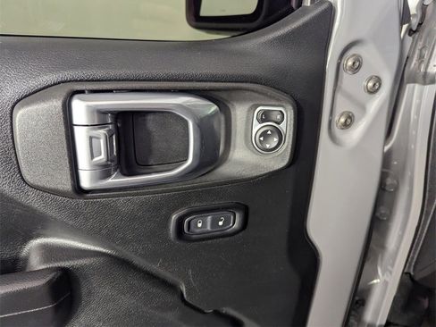 Used 2021 Jeep Gladiator Sport image 19