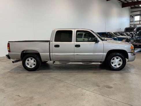 Used 2005 GMC Sierra 1500 SLE w/ Off-Road Package AWD/4WD image 7