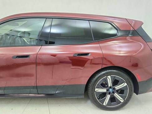 Used 2023 BMW iX xDrive50 w/ Premium Package image 11