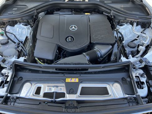 Used 2025 Mercedes-Benz GLC 350e 4MATIC image 36