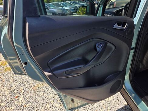 Used 2013 Ford Escape Titanium w/ Class II Trailer Tow Pkg image 15