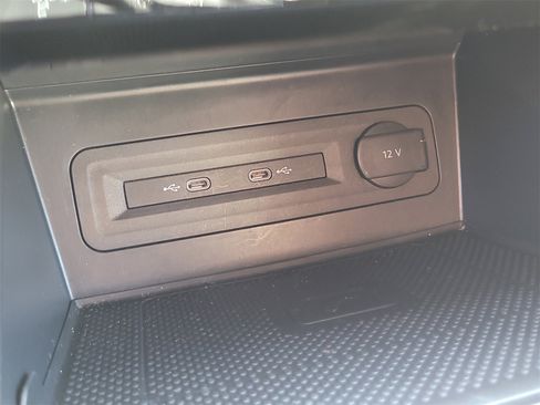 Used 2023 Volkswagen Atlas Cross Sport SE image 25