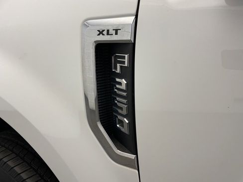 Used 2019 Ford F250 XLT w/ XLT Value Package image 11