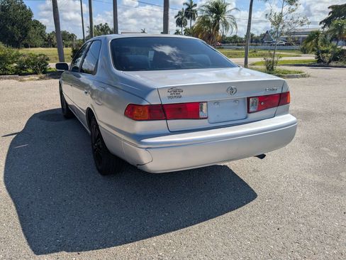 Used 2000 Toyota Camry FWD image 7