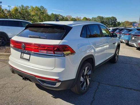 New 2026 Volkswagen Atlas Cross Sport SE FWD image 4