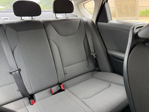 Used 2025 Kia K4 LXS image 38