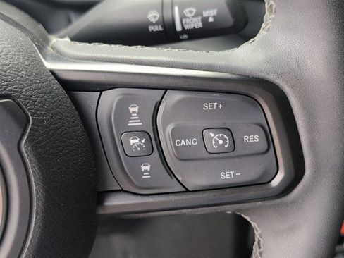 Used 2025 Jeep Gladiator Mojave w/ Convenience Group AWD/4WD image 25