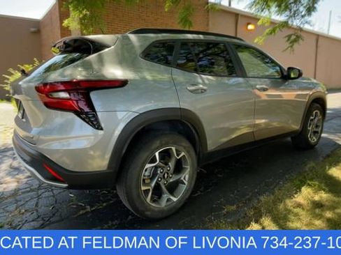 Used 2024 Chevrolet Trax LT w/ Driver Confidence Package FWD image 8