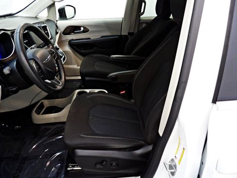 Used 2021 Chrysler Voyager LX FWD image 8