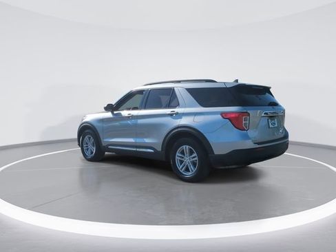 Used 2023 Ford Explorer XLT RWD image 6
