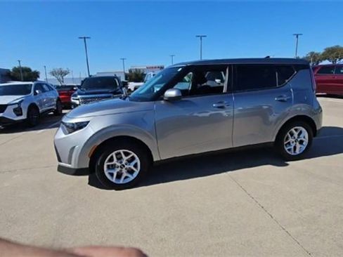 Used 2024 Kia Soul LX w/ LX Technology Package image 4