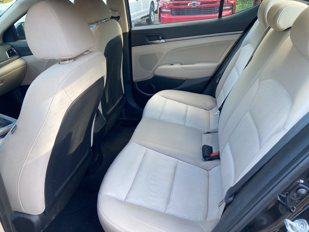 Used 2017 Hyundai Elantra SE FWD image 32