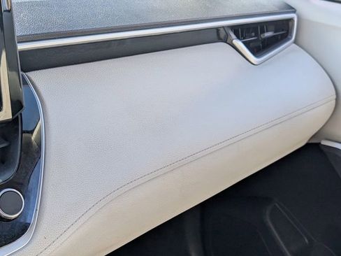 Used 2024 Toyota Corolla Cross L image 23