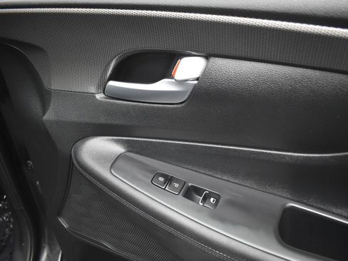 Used 2019 Hyundai Santa Fe SE image 24