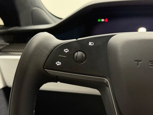 Used 2022 Tesla Model S Plaid image 15