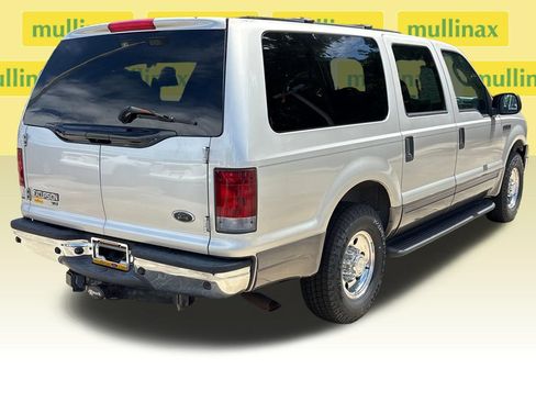 Used 2005 Ford Excursion XLS RWD image 4