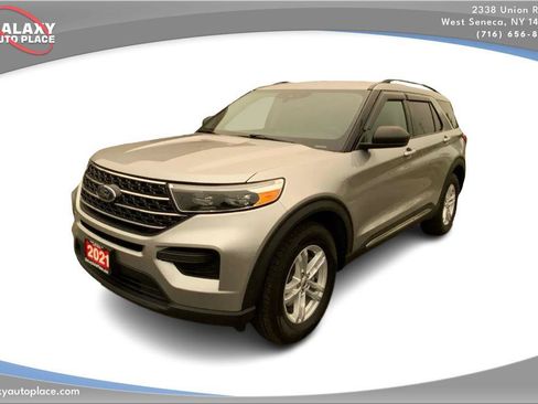 Used 2021 Ford Explorer XLT AWD/4WD image 1