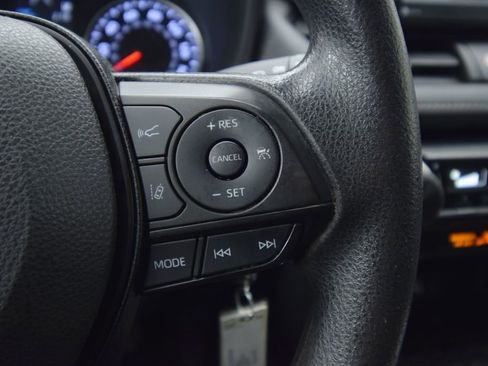 Used 2022 Toyota RAV4 LE image 32