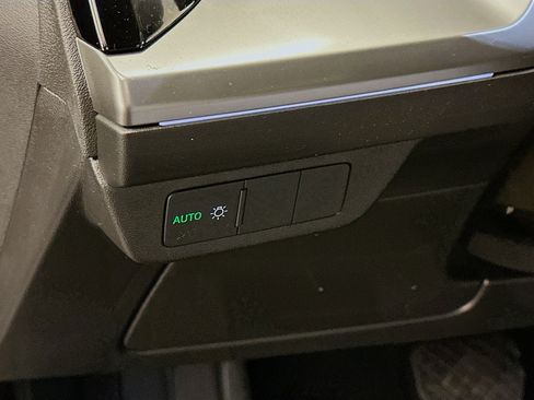 Used 2024 Audi Q4 e-tron Premium image 17