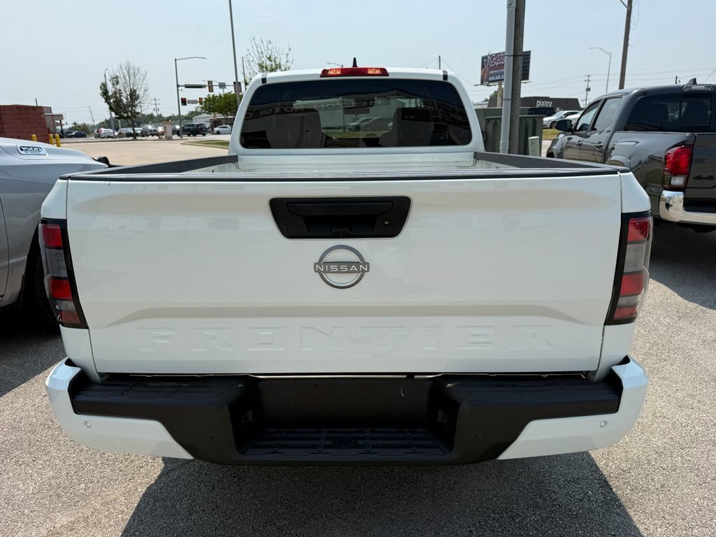 Used 2025 Nissan Frontier SV RWD image 21
