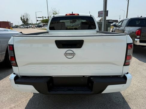 Used 2025 Nissan Frontier SV RWD image 21