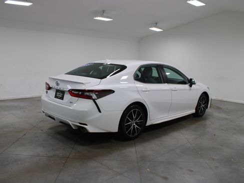 Used 2022 Toyota Camry SE FWD image 9