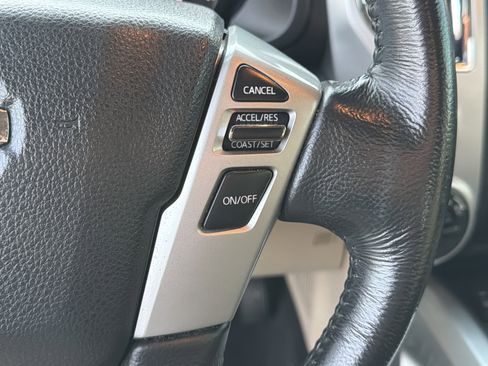 Used 2019 Nissan Titan SV w/ SV Convenience Package image 27
