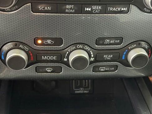 Used 2020 Nissan Pathfinder SL FWD image 34