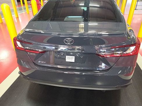 Used 2025 Toyota Camry SE w/ Convenience Package FWD image 3