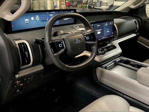 Certified 2025 Ford Expedition Active AWD/4WD image 13