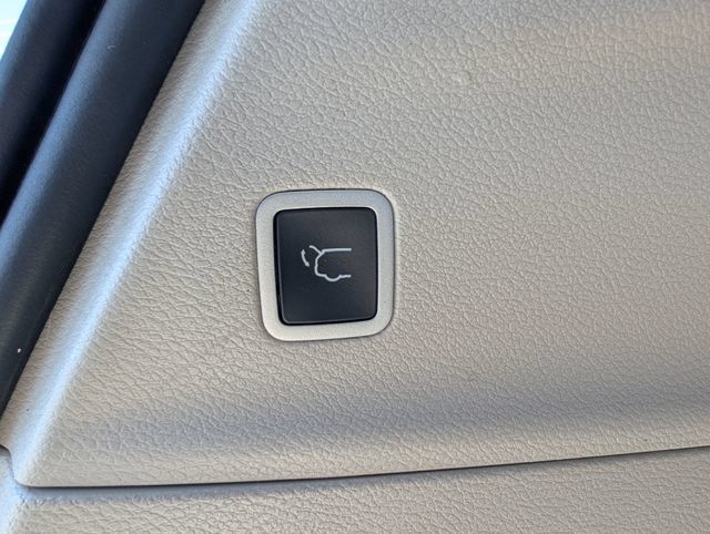 Used 2024 Chrysler Pacifica Touring-L FWD image 22