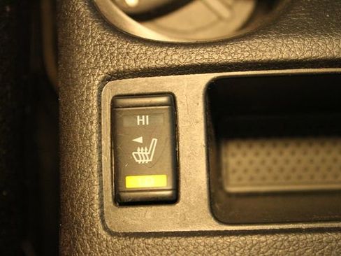 Used 2016 Nissan Rogue SV image 25