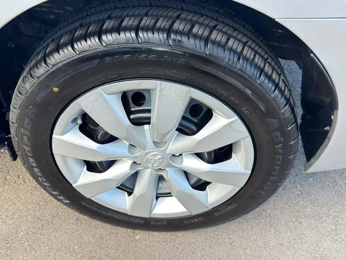 Used 2016 Toyota Corolla LE image 9