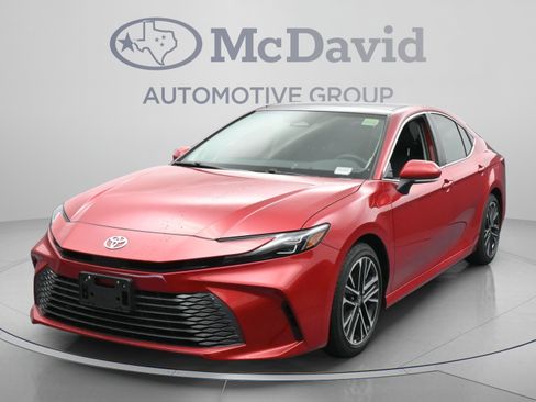 Used 2025 Toyota Camry XLE w/ Premium Package FWD image 4