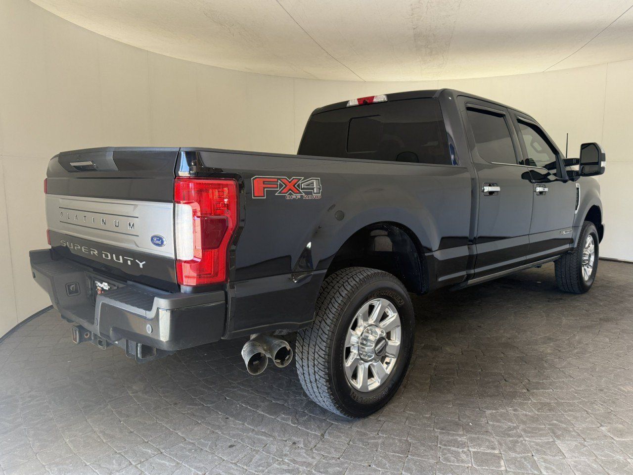 Certified 2019 Ford F250 Platinum w/ Platinum Ultimate Package AWD/4WD image 9